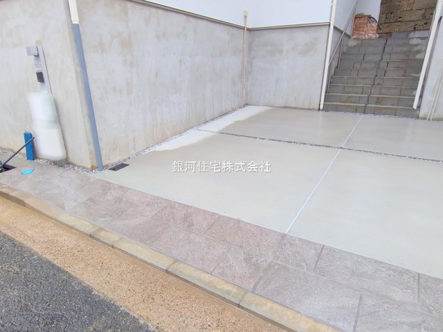 G00374988 神奈川県横浜市港南区港南１丁目 新築一戸建て 4890万円 土地面積85.89m² (約25.98坪) 建物面積78.04m² (約23.60坪) 間取り３ＬＤＫ 築年月2025年04月(築１年以内)【外観18】