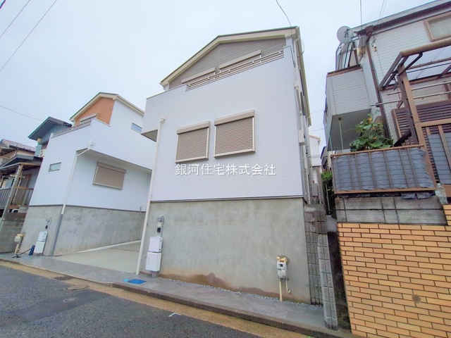 G00374989 神奈川県横浜市港南区港南１丁目 新築一戸建て 5090万円 土地面積85.98m² (約26.00坪) 建物面積82.60m² (約24.98坪) 間取り３ＬＤＫ 築年月2025年04月(築１年以内)【外観2】