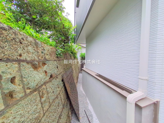 G00374989 神奈川県横浜市港南区港南１丁目 新築一戸建て 5090万円 土地面積85.98m² (約26.00坪) 建物面積82.60m² (約24.98坪) 間取り３ＬＤＫ 築年月2025年04月(築１年以内)【外観8】