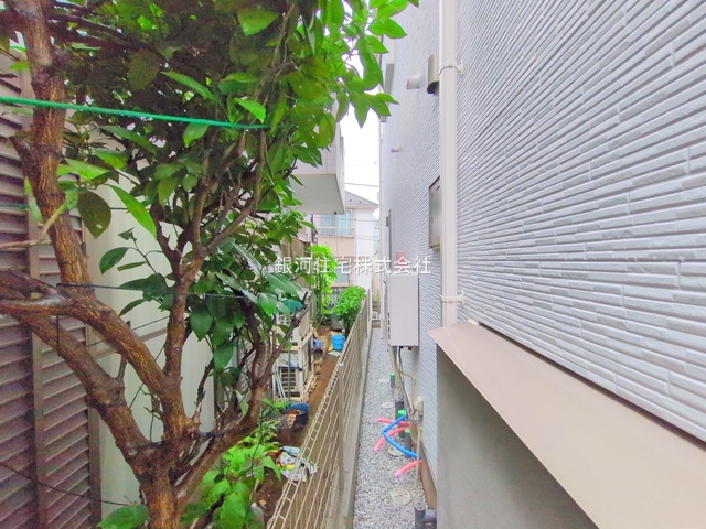 G00374989 神奈川県横浜市港南区港南１丁目 新築一戸建て 5090万円 土地面積85.98m² (約26.00坪) 建物面積82.60m² (約24.98坪) 間取り３ＬＤＫ 築年月2025年04月(築１年以内)【外観9】