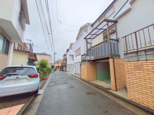 G00374989 神奈川県横浜市港南区港南１丁目 新築一戸建て 5090万円 土地面積85.98m² (約26.00坪) 建物面積82.60m² (約24.98坪) 間取り３ＬＤＫ 築年月2025年04月(築１年以内)【外観10】