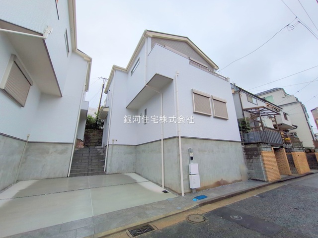 G00374989 神奈川県横浜市港南区港南１丁目 新築一戸建て 5090万円 土地面積85.98m² (約26.00坪) 建物面積82.60m² (約24.98坪) 間取り３ＬＤＫ 築年月2025年04月(築１年以内)【外観14】