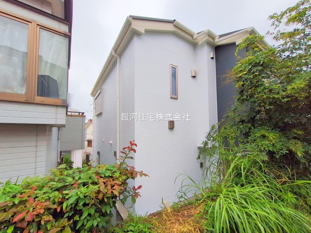 G00374989 神奈川県横浜市港南区港南１丁目 新築一戸建て 5090万円 土地面積85.98m² (約26.00坪) 建物面積82.60m² (約24.98坪) 間取り３ＬＤＫ 築年月2025年04月(築１年以内)【外観16】