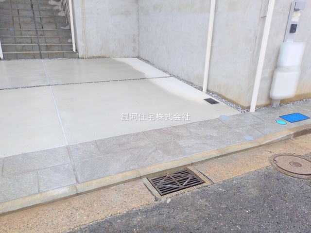 G00374989 神奈川県横浜市港南区港南１丁目 新築一戸建て 5090万円 土地面積85.98m² (約26.00坪) 建物面積82.60m² (約24.98坪) 間取り３ＬＤＫ 築年月2025年04月(築１年以内)【外観18】