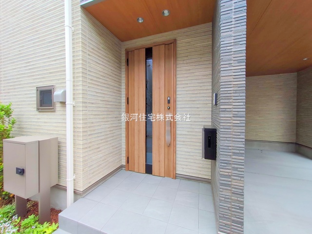 G00374991 東京都中野区野方２丁目 新築一戸建て 9480万円 土地面積75.21m² (約22.75坪) 建物面積128.54m² (約38.88坪) 築年月2025年04月(築１年以内)【外観8】