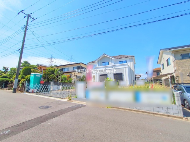 G00375955 神奈川県横浜市栄区野七里１丁目 新築一戸建て 6480万円 土地面積303.82m² (約91.90坪) 建物面積120.06m² (約36.31坪) 間取り５ＬＤＫ 築年月2025年11月【外観2】
