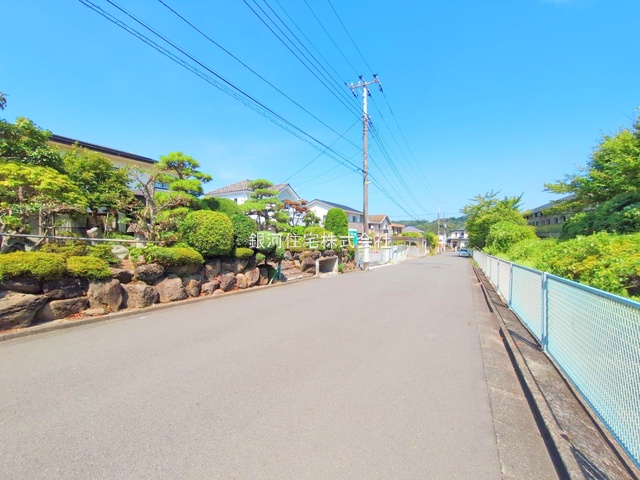 G00375955 神奈川県横浜市栄区野七里１丁目 新築一戸建て 6480万円 土地面積303.82m² (約91.90坪) 建物面積120.06m² (約36.31坪) 間取り５ＬＤＫ 築年月2025年11月【外観9】