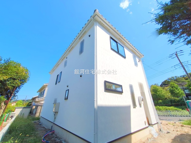 G00375955 神奈川県横浜市栄区野七里１丁目 新築一戸建て 6480万円 土地面積303.82m² (約91.90坪) 建物面積120.06m² (約36.31坪) 間取り５ＬＤＫ 築年月2025年11月【外観14】