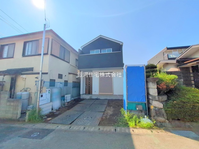G00376281 神奈川県綾瀬市大上３丁目 新築一戸建て 4399万円 土地面積96.46m² (約29.17坪) 建物面積92.22m² (約27.89坪) 間取り３ＬＤＫ 築年月2025年09月【外観2】