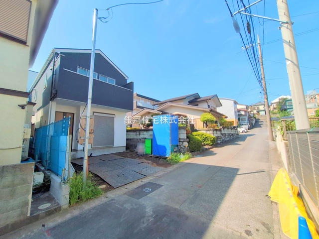 G00376281 神奈川県綾瀬市大上３丁目 新築一戸建て 4399万円 土地面積96.46m² (約29.17坪) 建物面積92.22m² (約27.89坪) 間取り３ＬＤＫ 築年月2025年09月【外観3】