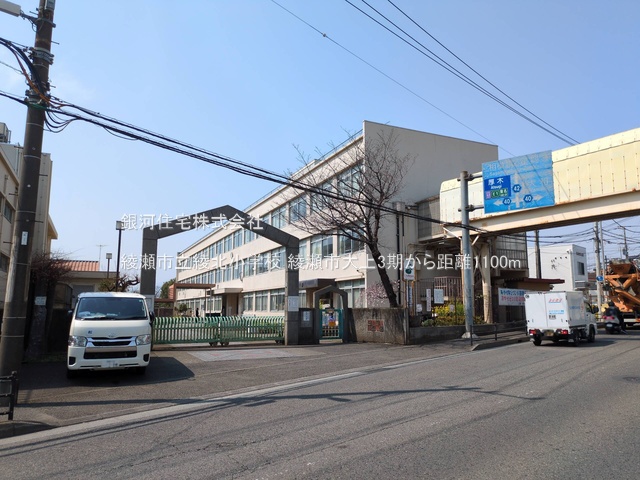 G00376281 神奈川県綾瀬市大上３丁目 新築一戸建て 4399万円 土地面積96.46m² (約29.17坪) 建物面積92.22m² (約27.89坪) 間取り３ＬＤＫ 築年月2025年09月【周辺環境】綾瀬市立綾北小学校