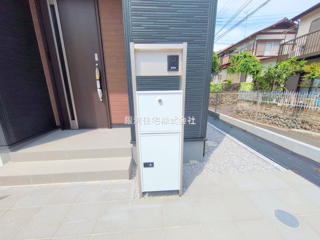 G00376524 東京都町田市玉川学園１丁目 新築一戸建て 5780万円 土地面積232.92m² (約70.45坪) 建物面積105.99m² (約32.06坪) 間取り４ＬＤＫ 築年月2025年04月(築１年以内)【外観5】