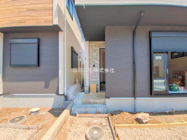 G00376654 神奈川県綾瀬市深谷中３丁目 新築一戸建て 4799万円 土地面積111.35m² (約33.68坪) 建物面積105.77m² (約31.99坪) 築年月2025年07月(築１年以内)【外観5】
