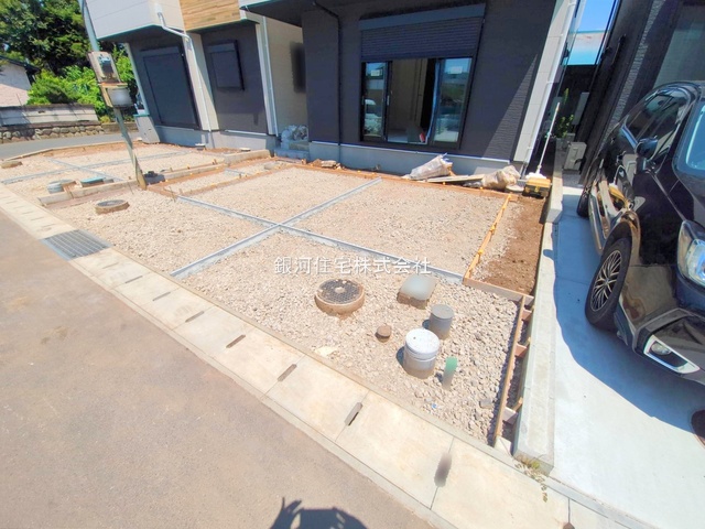 G00376654 神奈川県綾瀬市深谷中３丁目 新築一戸建て 4799万円 土地面積111.35m² (約33.68坪) 建物面積105.77m² (約31.99坪) 築年月2025年07月(築１年以内)【外観12】