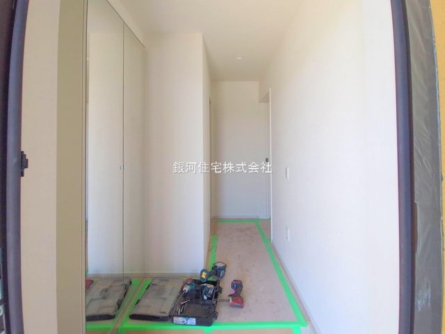 G00376654 神奈川県綾瀬市深谷中３丁目 新築一戸建て 4799万円 土地面積111.35m² (約33.68坪) 建物面積105.77m² (約31.99坪) 築年月2025年07月(築１年以内)【外観14】