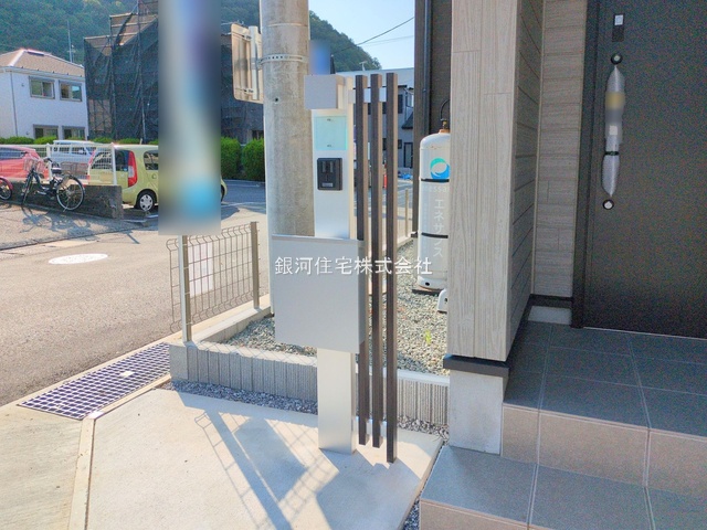 G00376826 神奈川県秦野市曽屋 新築一戸建て 3699万円 土地面積132.28m² (約40.01坪) 建物面積103.71m² (約31.37坪) 間取り５ＬＤＫ 築年月2025年03月(築１年以内)【外観5】