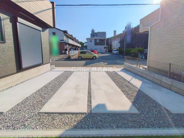 G00376826 神奈川県秦野市曽屋 新築一戸建て 3699万円 土地面積132.28m² (約40.01坪) 建物面積103.71m² (約31.37坪) 間取り５ＬＤＫ 築年月2025年03月(築１年以内)【外観7】