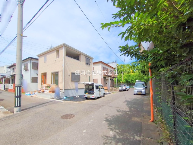 G00377277 神奈川県綾瀬市深谷上５丁目 新築一戸建て 3380万円 土地面積107.43m² (約32.49坪) 建物面積93.95m² (約28.41坪) 間取り３ＬＤＫ 築年月2025年07月(築１年以内)【外観3】