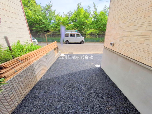 G00377277 神奈川県綾瀬市深谷上５丁目 新築一戸建て 3380万円 土地面積107.43m² (約32.49坪) 建物面積93.95m² (約28.41坪) 間取り３ＬＤＫ 築年月2025年07月(築１年以内)【外観9】