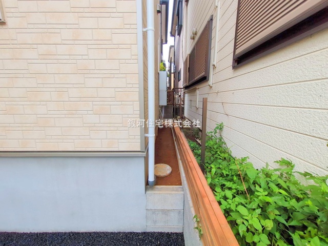 G00377277 神奈川県綾瀬市深谷上５丁目 新築一戸建て 3380万円 土地面積107.43m² (約32.49坪) 建物面積93.95m² (約28.41坪) 間取り３ＬＤＫ 築年月2025年07月(築１年以内)【外観10】