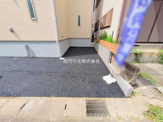 G00377277 神奈川県綾瀬市深谷上５丁目 新築一戸建て 3380万円 土地面積107.43m² (約32.49坪) 建物面積93.95m² (約28.41坪) 間取り３ＬＤＫ 築年月2025年07月(築１年以内)【外観13】
