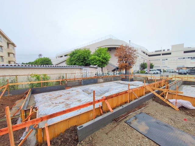 G00377317 埼玉県上尾市緑丘３丁目 新築一戸建て 5198万円 土地面積205.79m² (約62.25坪) 建物面積100.19m² (約30.30坪) 間取り３ＬＤＫ 築年月2025年09月【外観8】