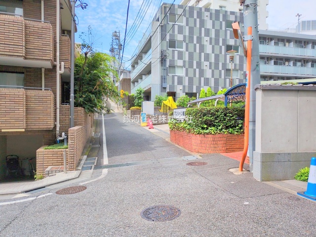 G00377441 東京都港区高輪２丁目 中古マンション 7180万円 専有面積67.49m² (約20.41坪) 間取り２ＬＤＫ 所在階6階 築年月1969年01月(築56年)【外観8】
