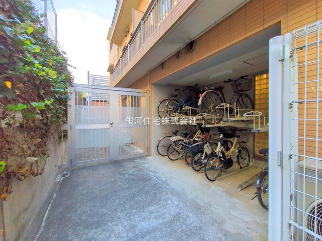 G00377674 東京都渋谷区初台２丁目 中古マンション 1億1490万円 専有面積65.50m² (約19.81坪) 間取り２ＬＤＫ 所在階4階 築年月2005年02月(築20年)【外観6】