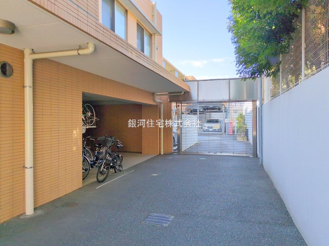 G00377674 東京都渋谷区初台２丁目 中古マンション 1億1490万円 専有面積65.50m² (約19.81坪) 間取り２ＬＤＫ 所在階4階 築年月2005年02月(築20年)【外観7】