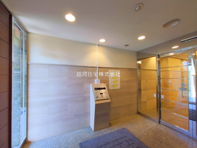 G00377674 東京都渋谷区初台２丁目 中古マンション 1億1490万円 専有面積65.50m² (約19.81坪) 間取り２ＬＤＫ 所在階4階 築年月2005年02月(築20年)【外観13】