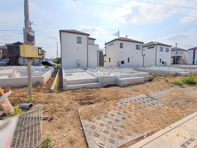 G00377841 埼玉県川口市大字安行小山 新築一戸建て 3890万円 土地面積100.09m² (約30.27坪) 建物面積97.71m² (約29.55坪) 間取り３ＳＬＤＫ 築年月2025年11月【外観2】