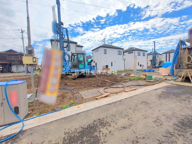 G00377841 埼玉県川口市大字安行小山 新築一戸建て 3890万円 土地面積100.09m² (約30.27坪) 建物面積97.71m² (約29.55坪) 間取り３ＳＬＤＫ 築年月2025年11月【外観4】