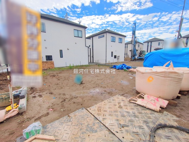 G00377842 埼玉県川口市大字安行小山 新築一戸建て 3890万円 土地面積100.08m² (約30.27坪) 建物面積94.18m² (約28.48坪) 間取り３ＳＬＤＫ 築年月2025年09月【外観4】
