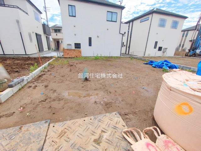 G00377842 埼玉県川口市大字安行小山 新築一戸建て 3890万円 土地面積100.08m² (約30.27坪) 建物面積94.18m² (約28.48坪) 間取り３ＳＬＤＫ 築年月2025年09月【外観7】