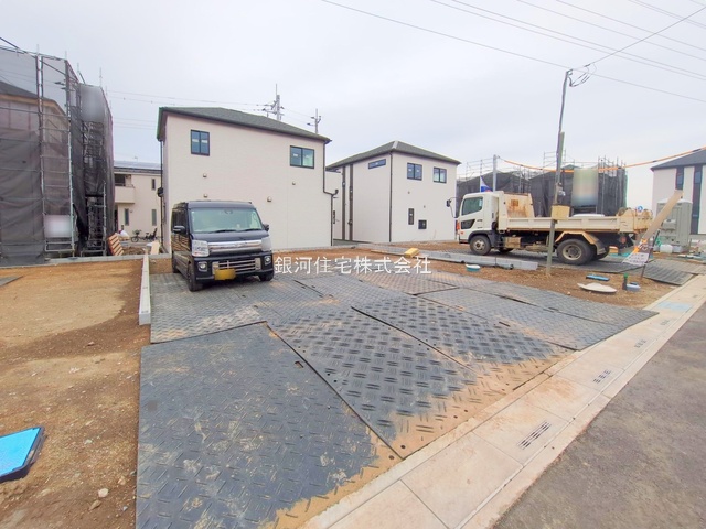 G00377842 埼玉県川口市大字安行小山 新築一戸建て 3890万円 土地面積100.08m² (約30.27坪) 建物面積94.18m² (約28.48坪) 間取り３ＳＬＤＫ 築年月2025年09月【外観15】