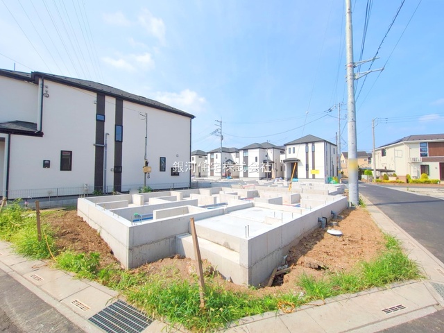 G00377845 埼玉県川口市大字安行小山 新築一戸建て 3990万円 土地面積100.09m² (約30.27坪) 建物面積93.56m² (約28.30坪) 間取り４ＬＤＫ 築年月2025年11月【外観2】