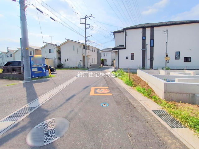 G00377845 埼玉県川口市大字安行小山 新築一戸建て 3990万円 土地面積100.09m² (約30.27坪) 建物面積93.56m² (約28.30坪) 間取り４ＬＤＫ 築年月2025年11月【外観3】
