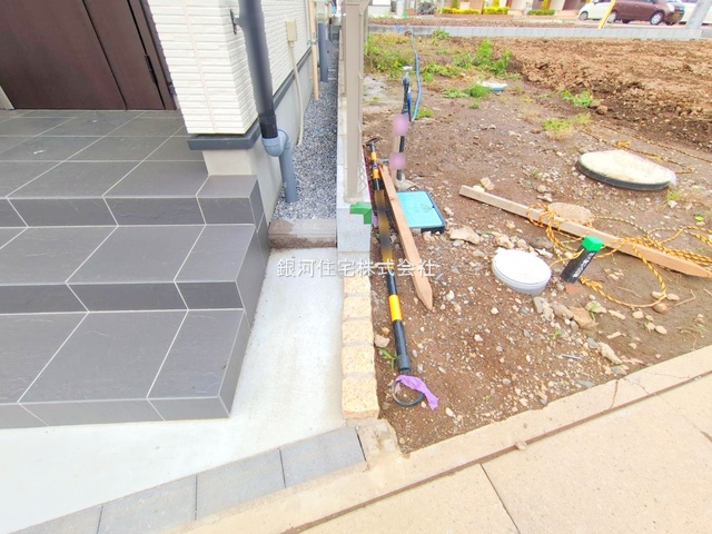 G00377845 埼玉県川口市大字安行小山 新築一戸建て 3990万円 土地面積100.09m² (約30.27坪) 建物面積93.56m² (約28.30坪) 間取り４ＬＤＫ 築年月2025年11月【外観10】