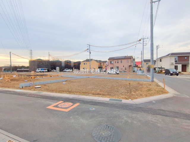 G00377845 埼玉県川口市大字安行小山 新築一戸建て 3990万円 土地面積100.09m² (約30.27坪) 建物面積93.56m² (約28.30坪) 間取り４ＬＤＫ 築年月2025年11月【外観18】