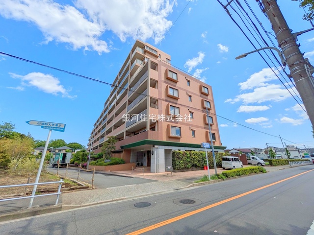 G00377932 東京都三鷹市新川６丁目 中古マンション 5680万円 専有面積75.70m² (約22.89坪) 間取り２ＳＬＤＫ 所在階1階 築年月2002年07月(築23年)【外観2】