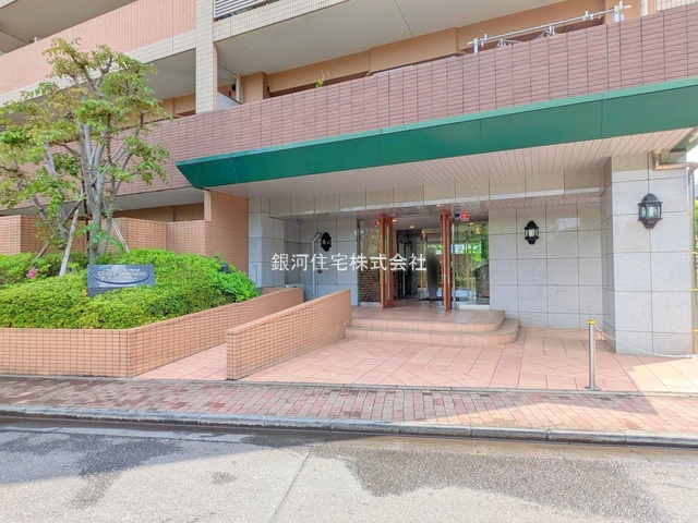 G00377932 東京都三鷹市新川６丁目 中古マンション 5680万円 専有面積75.70m² (約22.89坪) 間取り２ＳＬＤＫ 所在階1階 築年月2002年07月(築23年)【外観3】