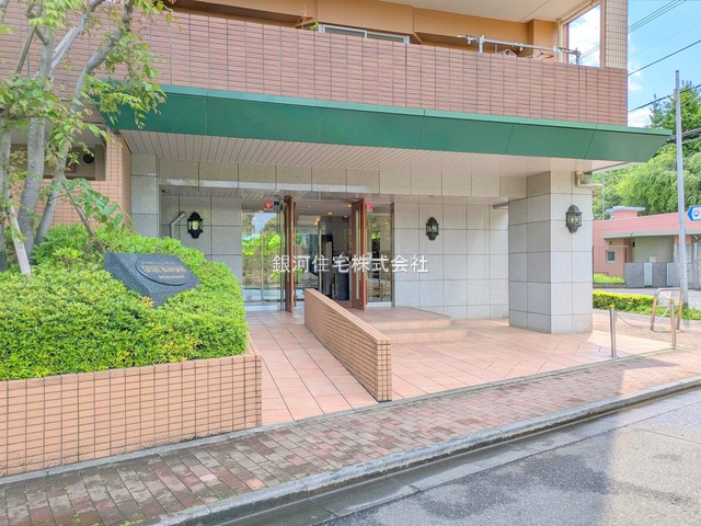 G00377932 東京都三鷹市新川６丁目 中古マンション 5680万円 専有面積75.70m² (約22.89坪) 間取り２ＳＬＤＫ 所在階1階 築年月2002年07月(築23年)【外観7】