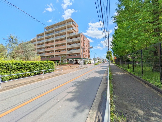 G00377932 東京都三鷹市新川６丁目 中古マンション 5680万円 専有面積75.70m² (約22.89坪) 間取り２ＳＬＤＫ 所在階1階 築年月2002年07月(築23年)【外観9】