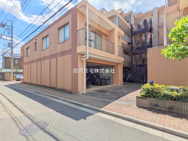 G00377932 東京都三鷹市新川６丁目 中古マンション 5680万円 専有面積75.70m² (約22.89坪) 間取り２ＳＬＤＫ 所在階1階 築年月2002年07月(築23年)【外観12】