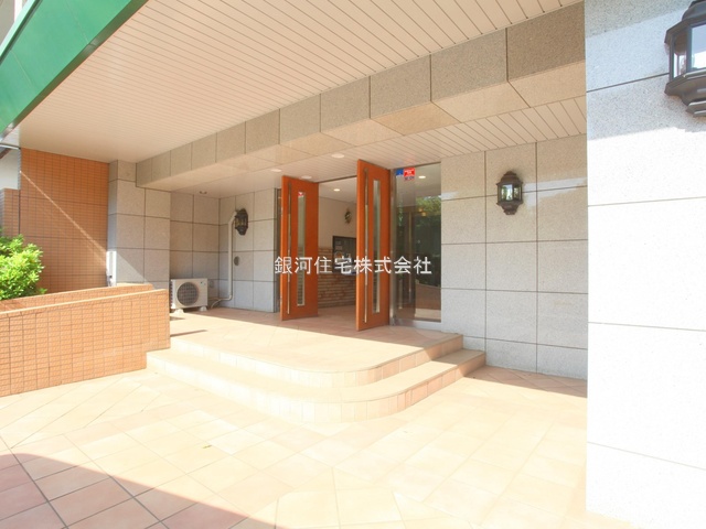 G00377932 東京都三鷹市新川６丁目 中古マンション 5680万円 専有面積75.70m² (約22.89坪) 間取り２ＳＬＤＫ 所在階1階 築年月2002年07月(築23年)【外観16】