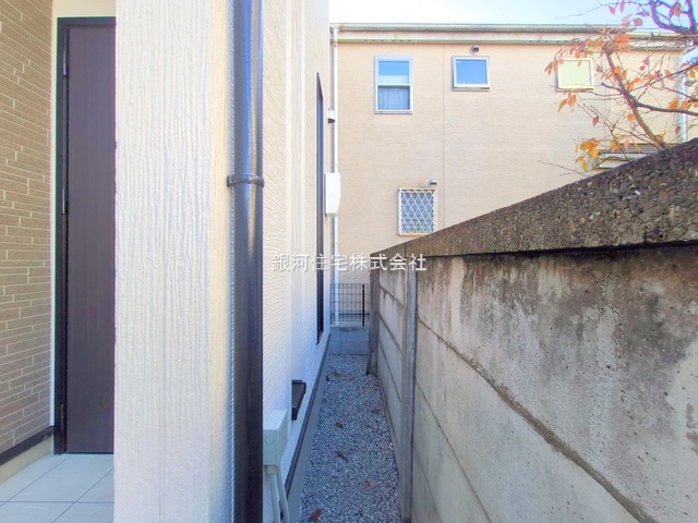 G00377947 東京都練馬区石神井町６丁目 新築一戸建て 6980万円 土地面積88.40m² (約26.74坪) 建物面積75.87m² (約22.95坪) 間取り２ＬＤＫ 築年月2025年11月(築１年以内)【外観5】