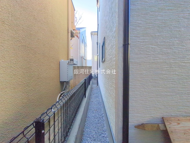 G00377947 東京都練馬区石神井町６丁目 新築一戸建て 6980万円 土地面積88.40m² (約26.74坪) 建物面積75.87m² (約22.95坪) 間取り２ＬＤＫ 築年月2025年11月(築１年以内)【外観8】