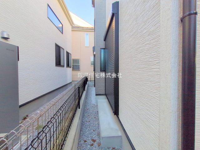 G00377947 東京都練馬区石神井町６丁目 新築一戸建て 6980万円 土地面積88.40m² (約26.74坪) 建物面積75.87m² (約22.95坪) 間取り２ＬＤＫ 築年月2025年11月(築１年以内)【外観9】