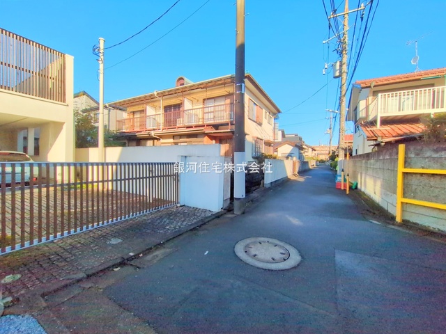 G00377947 東京都練馬区石神井町６丁目 新築一戸建て 6980万円 土地面積88.40m² (約26.74坪) 建物面積75.87m² (約22.95坪) 間取り２ＬＤＫ 築年月2025年11月(築１年以内)【外観11】