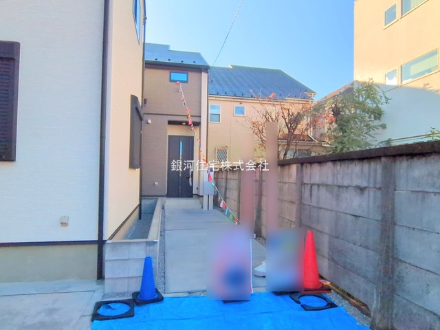 G00377947 東京都練馬区石神井町６丁目 新築一戸建て 6980万円 土地面積88.40m² (約26.74坪) 建物面積75.87m² (約22.95坪) 間取り２ＬＤＫ 築年月2025年11月(築１年以内)【外観14】